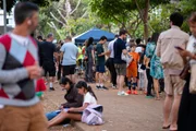 Ponto de encontro tradicional, na 106 Norte, para troca de figurinhas de álbuns da Copa do Mundo Ponto de encontro tradicional, na 106 Norte, para troca de figurinhas de álbuns da Copa do Mundo