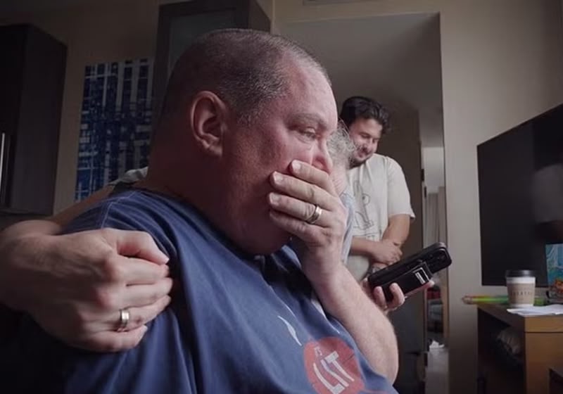 Homem com ELA volta a falar com ajuda de chip cerebral da Neuralink. Foto: Reprodução/Neuralink