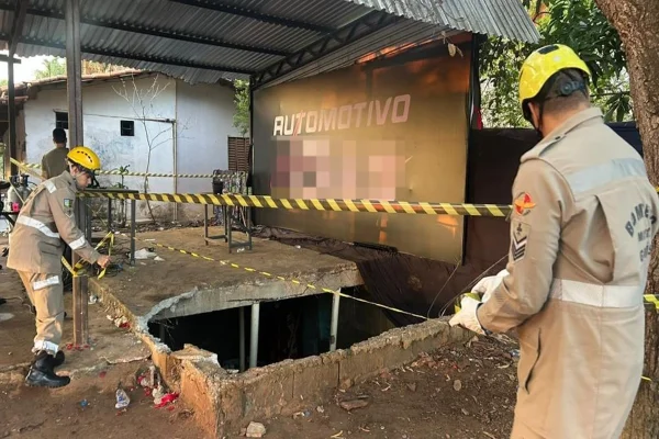 Laje cede com 30 pessoas em festa